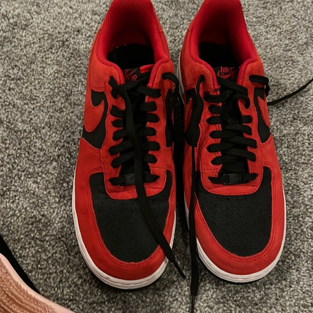 Nike Air Force one reverse bred suede red and black size 11